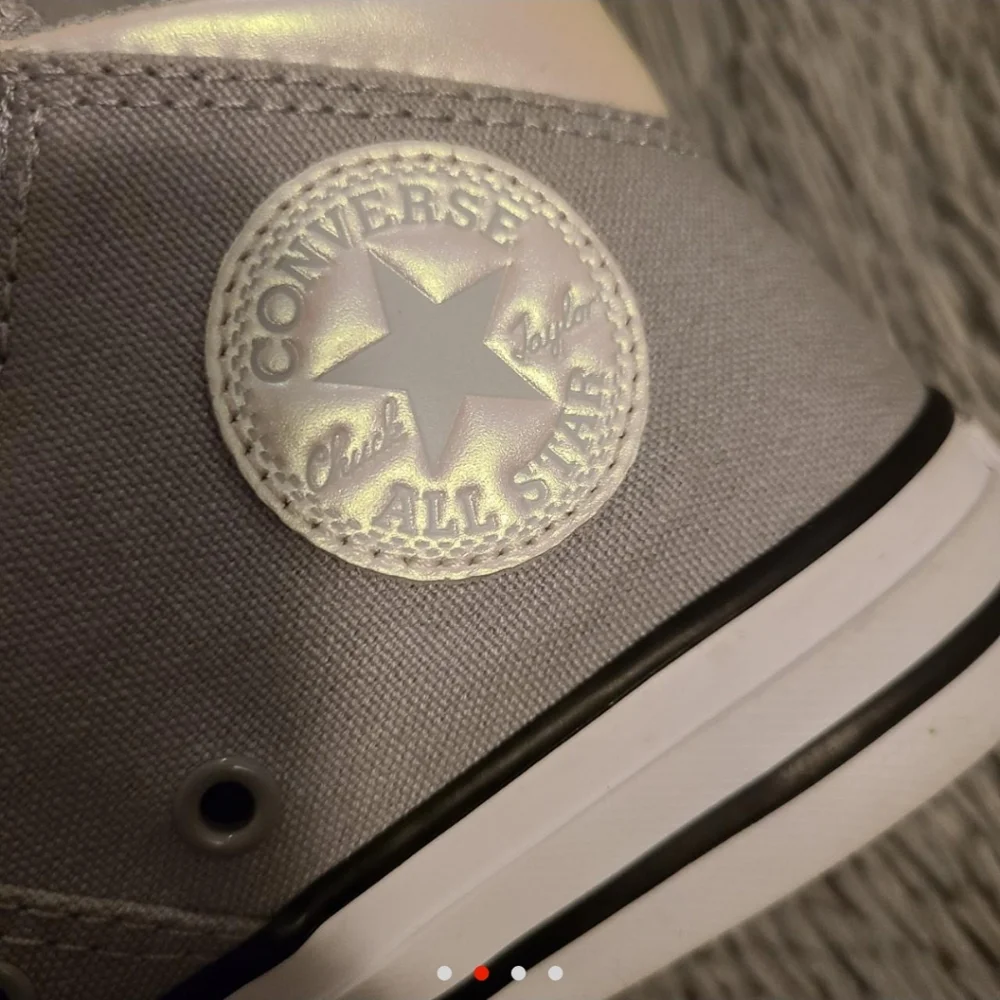 All star gray and shiny pink high top converse with gray shoe laces - Picture 2 of 4